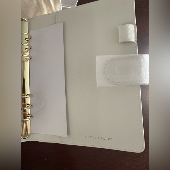 Brand New | Cloth and Paper | A5 6-Ring White Croc Leather Planner / Agenda - Picture 5 of 11